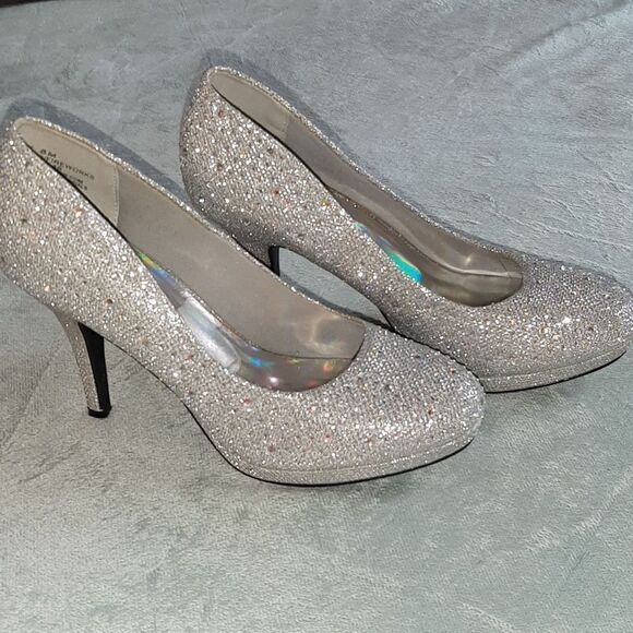 Hot Tomato Fireworks Sparkle Pumps - Picture 1 of 11